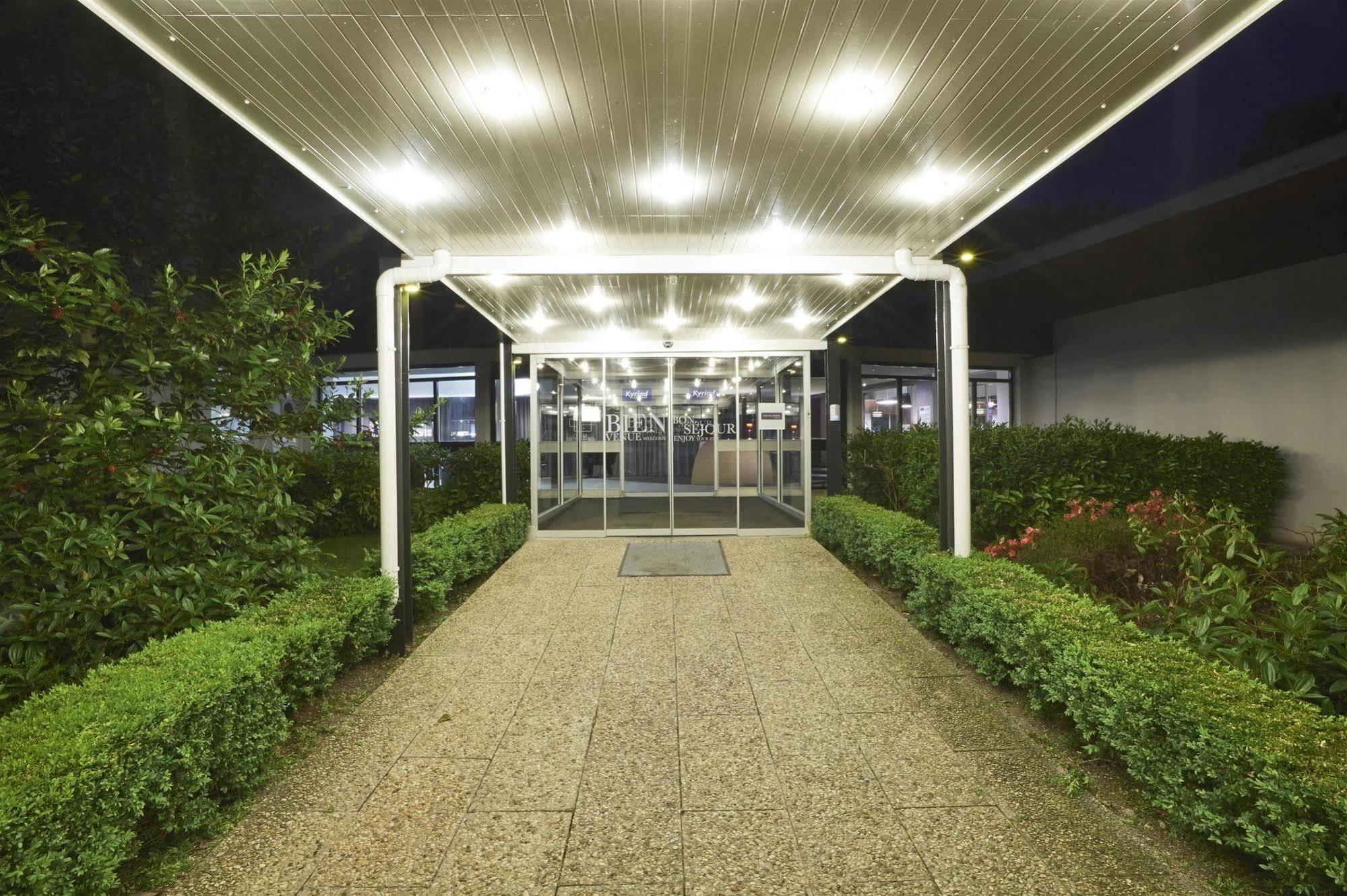 Kyriad Montchanin Le Creusot Exterior foto